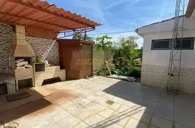 Casa com 4 quartos à venda no Goiás, Araguari 