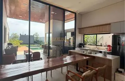 Casa com 3 quartos à venda no Centro, Araguari 