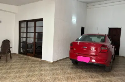 Vendo casa de rua com 3 dormitórios sendo 2 suítes 2 vagas na vila rubens
