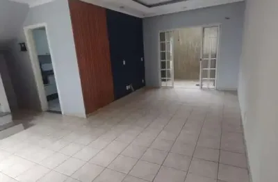 Sobrado em condomínio com 3 dorms, sendo 1 suíte, com 2 vagas e churrasqueira pivativa, vila matild