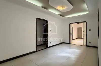 Casa ampla à venda com potencial residencial e comercial no centro!