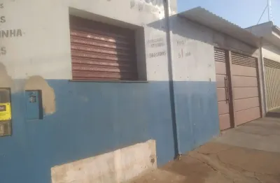Casa + edícula + sala comercial jd. milenium, acomoda 2 famílias