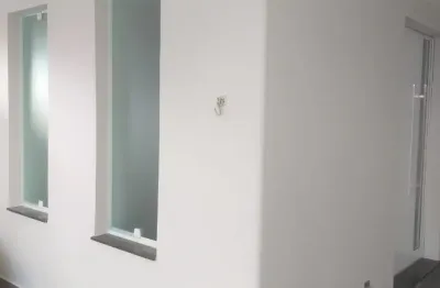 Linda casa no centro, recém reformada, próximo à praça da matriz