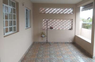 Casa bem construida e conservada em bairro tranquilo da zona sul