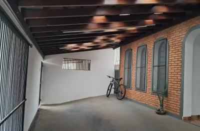 Excelente casa pronta para morar, segura e confortável, bem localizada.