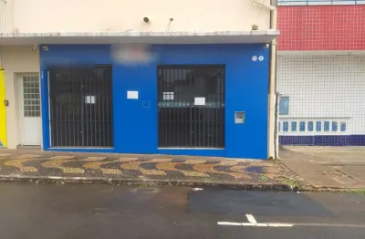 Sobrado na duque de caxias, à 150 metros da praça central, 3 imóveis independentes