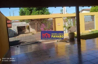 Casa jd. ilha do mél: três quartos, sala cozinha, àrea de serviço coberta, wc social, garagem e jardim. mais área gourmet nos fundos, com um quarto, w