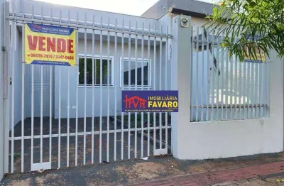 Casa geminada contendo dois quartos amplos, sala, cozinha, wc social, área de serviço, quintal e garagem.  em ótima localização em frente a unidade bá