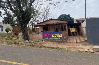 Casa para reforma, edificada em terreno de esquina com 345m2, estrutural 100% aproveitavel, precisando refazer eletrica, acabamentos da hidraulica e r