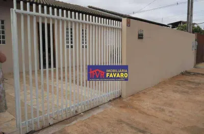 Duas casas edificadas em um lote de esquina com 371m², contendo 3 quartos, 2 banheiros(cada casa) R$ 580.000,00