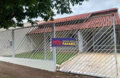 Comercial e ou Residencial. Avenida das Torres próximo ao cruzamento com Av. Gabriel Arruda. Casa contendo 4 quartos, sendo uma suíte, sala ampla, cop