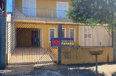 Sobrado em excelente localização. No térreo: garagem para dois carros, sala, lavabo, cozinha, quintal e área de serviço coberta. Primeiro andar: 3 qua