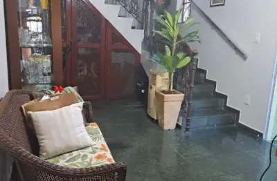 Espetacular Casa à Venda em Sorocaba-SP, 3 Quartos, 1 Suíte, 2 Salas, 3 Banheiros, 2 Vagas na Vila Netinho - 180m² de Área