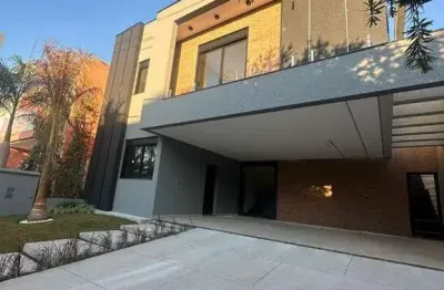 Casa de luxo em condomínio: 3 quartos, 3 suítes, 2 salas, 5 banheiros, 4 vagas na Aldeia da Mata, Votorantim-SP