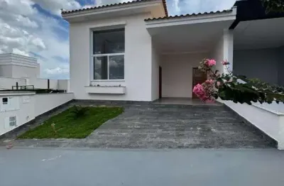 Casa de luxo em condomínio: 3 quartos, 1 suíte, 2 salas, 3 vagas na cidade de Sorocaba-SP.