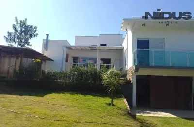 Venda de Casa em Condomínio de Luxo em Salto de Pirapora-SP - 3 Quartos, 3 Suítes, 2 Salas, 4 Vagas e 243m² de Área