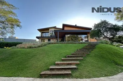 Casa de luxo à venda em Sorocaba-SP, Condomínio Terras de São Lucas: 3 quartos, 3 suítes, 6 vagas, 390m² de área.
