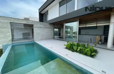 Imóvel de luxo em condomínio Alphaville Nova Esplanada: 4 suítes, 3 salas, 4 vagas - Votorantim-SP