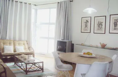 Praia de pitangueiras, prédio frente ao mar, centrinho, churrasqueira, linda vista ao mar, amplo apartamento!!!