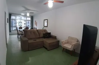 Apartamento com 2 dormitórios na pitangueiras, uma quadra da praia