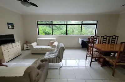 Pitangueiras – na quadra da praia, apartamento totalmente reformado, lazer no prédio e 02 vagas de garagem.