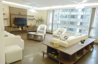 Pitangueiras,local nobre,70 m do mar,1 por andar,140 m² úteis,garagem,churrasqueira,totalmente reformado,top de linha,lindo!!!