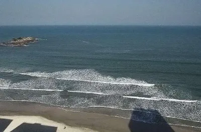 Pitangueiras - maravilhosa cobertura, frente total para o mar e área de lazer no prédio.