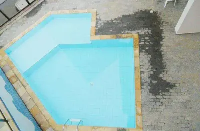 Praia de pitangueiras, local nobre, alto padrão, lazer total, 2 garagens, 145 m² úteis, próximo ao mar, reformado.