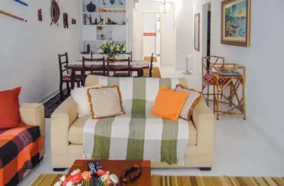 Praia de pitangueiras, 100 m² de área útil, varanda com vista para o mar, lindo, todo reformado, 1 quadra da praia, garagem.