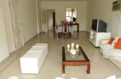Praia de pitangueiras, centrinho, 100 metros da praia, excelente lazer, 2 garagens, local nobre, alto padrão !!!