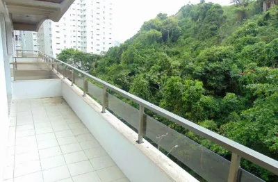 Praia de pitangueiras, 50 metros da praia, local nobre, amplo apartamento com 03 dormitórios sendo 01 suíte