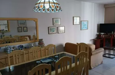 Localização privilegiada- uma quadra da praia - 130 m² úteis
