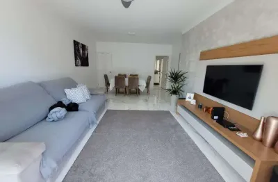 Pitangueiras - uma quadra praia com vistinha para o mar, excelente apartamento totalmente reformado, 108 m² úteis, garagem no prédio.