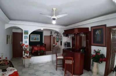 Apto. mobiliado, 03 dormitórios (01 suíte com vista p/ o mar)