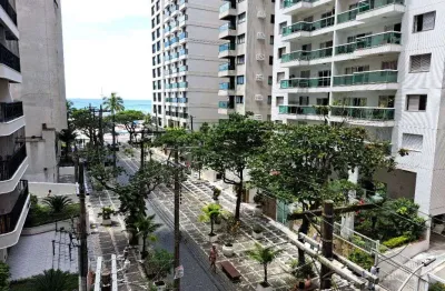 Pitangueiras- no calçadão da praia , com 3 dormitórios, com vista para o mar , com 1 vaga para auto demarcada no prédio.