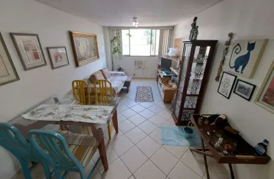 Apartamento a 1 quadra da praia de pitangueiras, são 2 dormitórios sendo 1 suíte