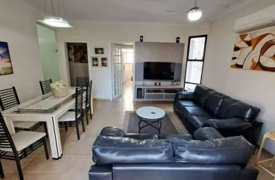 Apartamento com 3 dormitórios, 2 vagas, prédio com piscina e churrasqueira.
