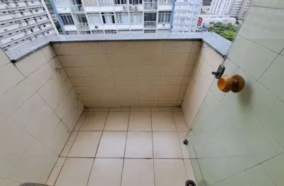 Apartamento com 2 dormitórios e 2 vagas de garagens, 1 quadra da praia na pitangueiras