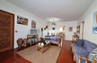 Pitangueiras- localização privilegiada , amplos apartamento com 122 m² útes , 02 vagas de garagem no prédio , salão de festas e churrasqueira.