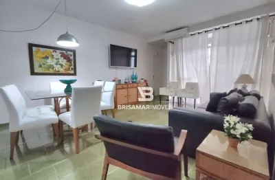 Pitangueiras - uma quadra da praia , localização privilegiada, garagem demarcada no prédio.