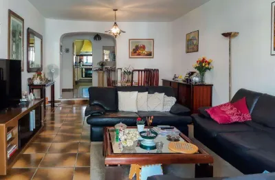 Pitangueiras- calçadão com maravilhosa vista mar , 02 vagas de garagem no prédio.