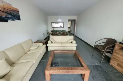 Pitangueiras- pertinho da praia , 133,95 m² úteis , 02 vagas de garagem no prédio.