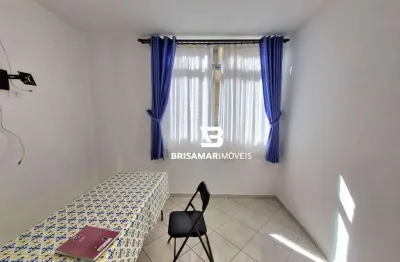 Pitangueiras- uma quadra da praia , localzação privilegiada, garagem.