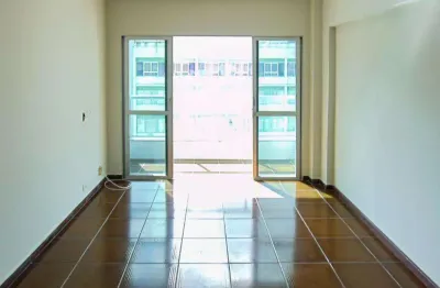 Pitangueiras- no calçadão , localização privilegiada , garagem no prédio.