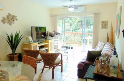 Pitangueiras- no calçadão , localização espetacular , garagem no prédio.