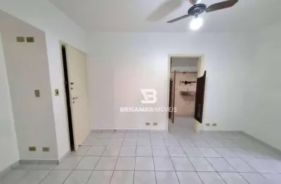 Pitangueiras - no calçadão , região central , com garagem no prédio.