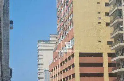 Praia pitangueiras, garagem demarcada, excelente localização, 100 metros da praia, prédio com portaria 24 horas.