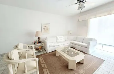 Pitangueiras- uma quadra da praia , localização espetacular , garagem no prédio, churrasqueira.