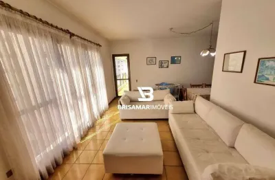 Pitangueiras- uma quadra da praia , localização espetacular , 02 vagas de garagem no prédio.