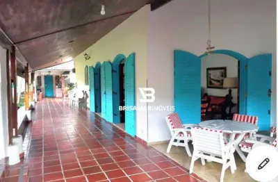 Enseada- localização espetacular a duas quadras da praia.